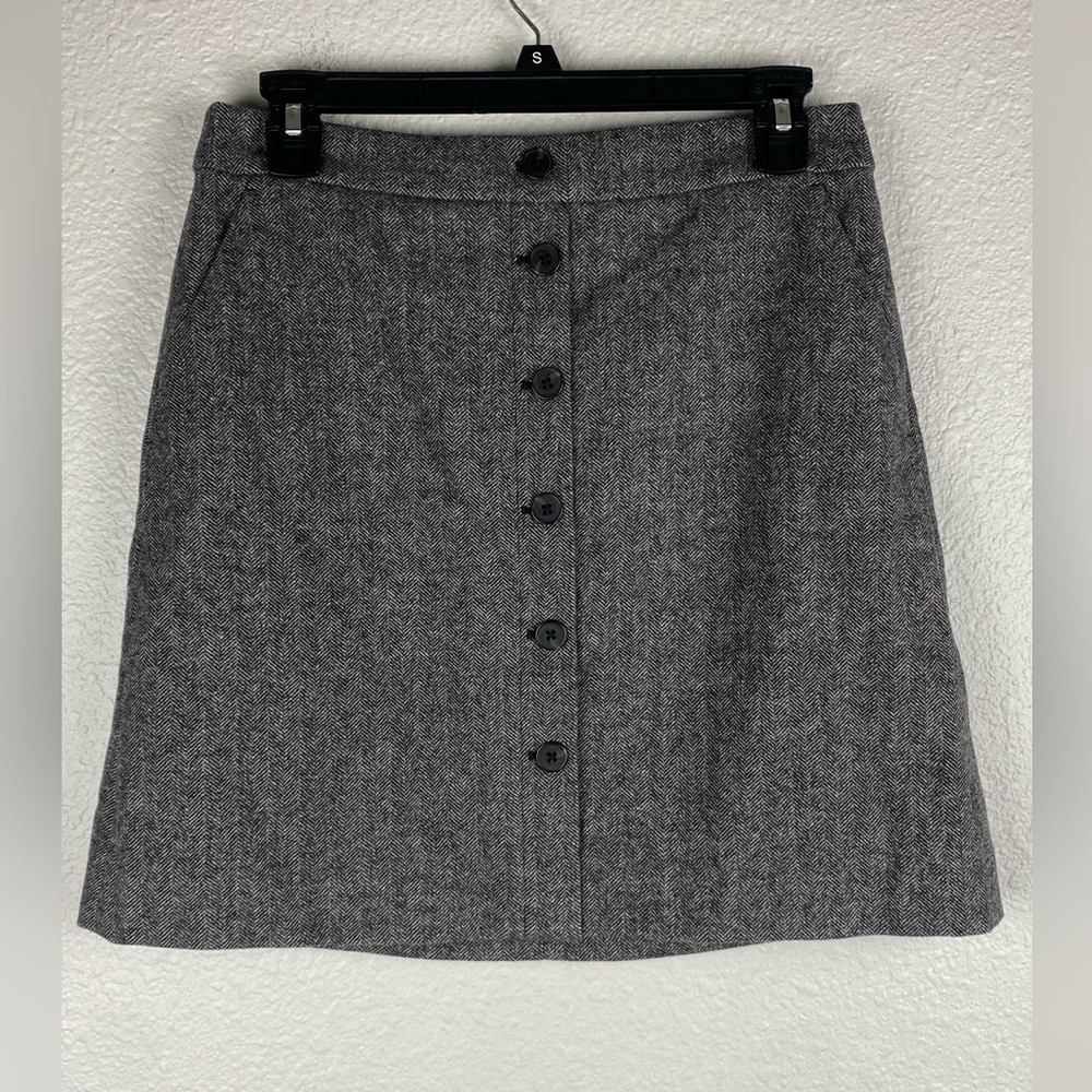 NWT J.Crew gray herringbone skirt above-knee, button-front style women’s size 4